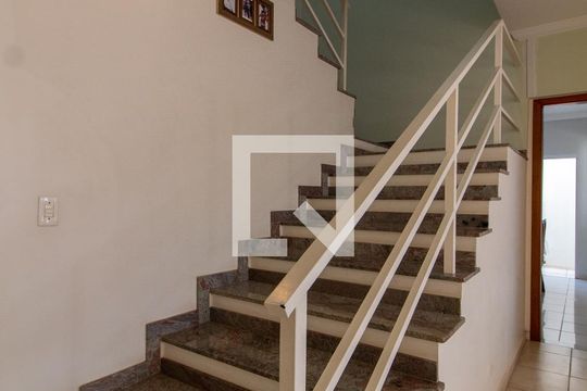 ESCADA ACESSOS de casa de condomínio à venda com 5 quartos, 288m² em Parque dos Jacarandás, Campinas