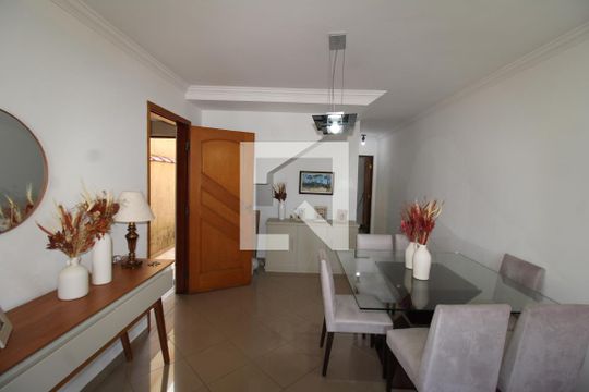 Sala de casa à venda com 3 quartos, 210m² em Parque Peruche, São Paulo