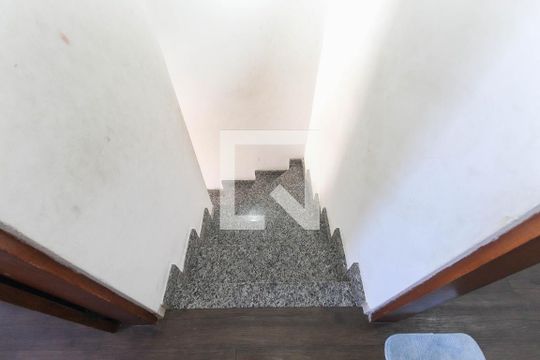 Escada de casa de condomínio à venda com 2 quartos, 62m² em Parada Xv de Novembro, São Paulo