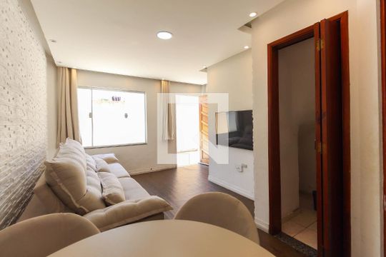 Sala de casa de condomínio à venda com 2 quartos, 62m² em Parada Xv de Novembro, São Paulo