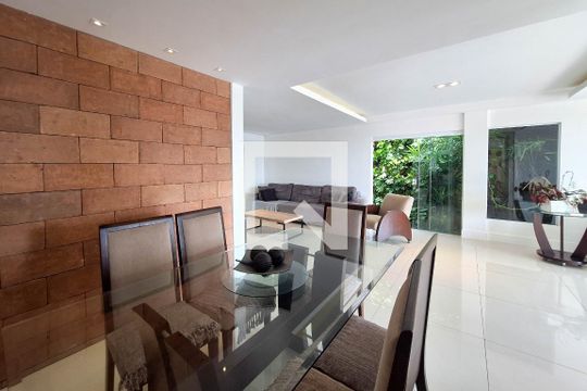 Sala 1 de casa de condomínio à venda com 5 quartos, 450m² em Charitas, Niterói