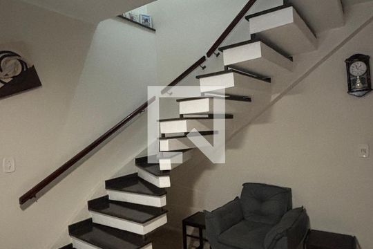Escada de casa à venda com 3 quartos, 181m² em Jardim Ana Maria, Santo André