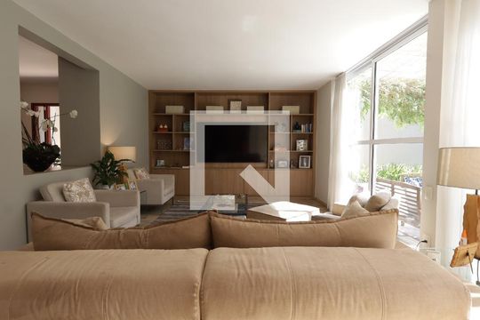Sala de casa para alugar com 3 quartos, 350m² em Morumbi, São Paulo