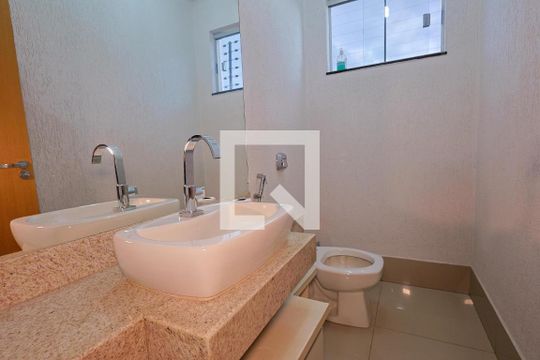 Banheiro Social de casa à venda com 4 quartos, 283m² em Jardim Atlantico, Goiânia