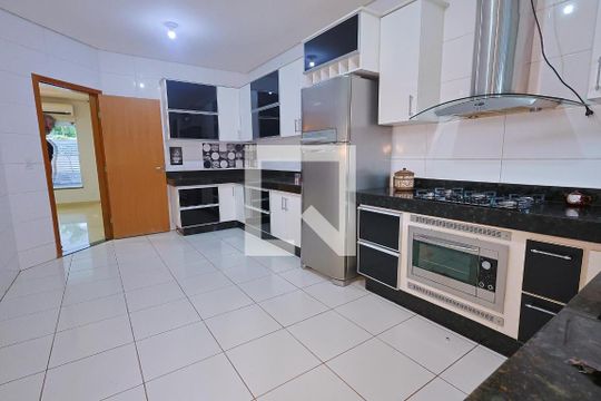 Cozinha de casa à venda com 4 quartos, 283m² em Jardim Atlantico, Goiânia