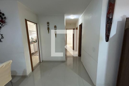 Corredor de apartamento para alugar com 3 quartos, 81m² em Vila Valqueire, Rio de Janeiro