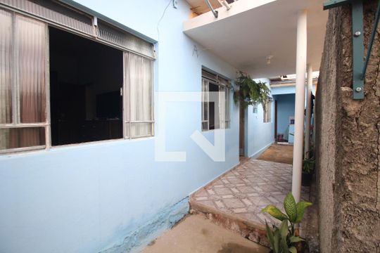 Barracão dos Fundos de casa à venda com 3 quartos, 360m² em Novo Riacho, Contagem
