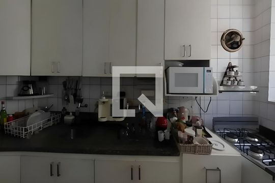 Casa para alugar com 4 quartos, 210m² em Jardim das Acacias, São Paulo