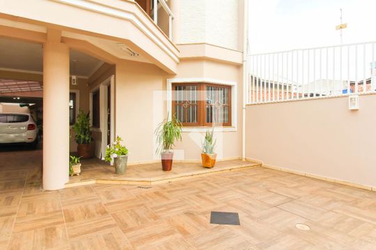 Área externa de casa à venda com 3 quartos, 260m² em Harmonia, Canoas