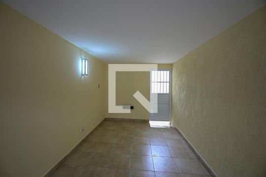Garagem de casa à venda com 2 quartos, 181m² em Jardim Londrina, São Paulo