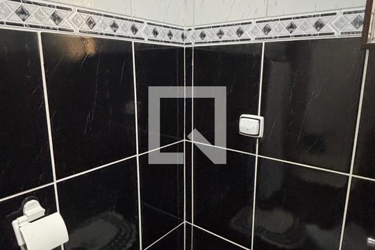 Banheiro de casa à venda com 3 quartos, 106m² em Condomínio Maracanã, Santo André