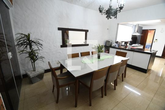 Sala de casa à venda com 4 quartos, 250m² em Vila Industrial (campinas), Campinas