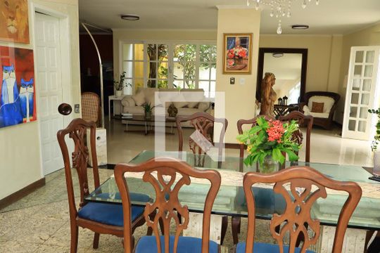 Sala de casa de condomínio para alugar com 5 quartos, 600m² em Itapuã, Salvador