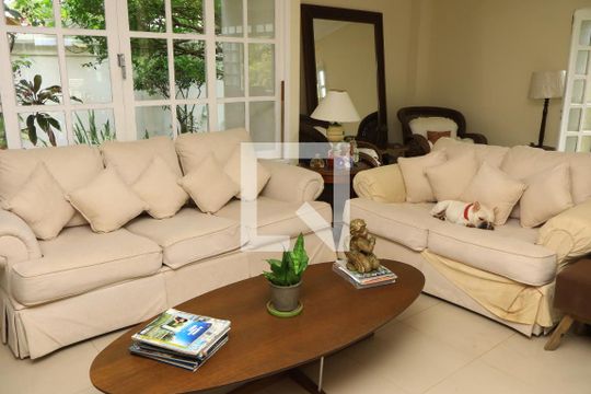Sala de casa de condomínio para alugar com 5 quartos, 600m² em Itapuã, Salvador