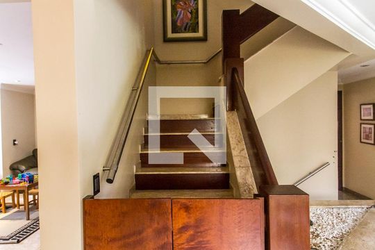 Escada de casa de condomínio à venda com 4 quartos, 521m² em Residencial Zero (tambore), Santana de Parnaíba