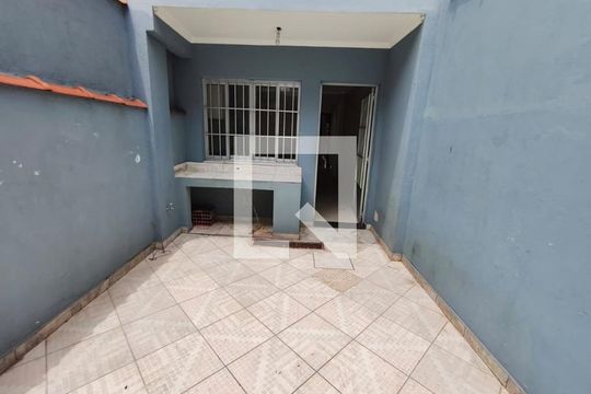 Área externa de casa à venda com 2 quartos, 103m² em Vila Carmosina, São Paulo