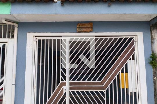 Fachada de casa à venda com 2 quartos, 103m² em Vila Carmosina, São Paulo