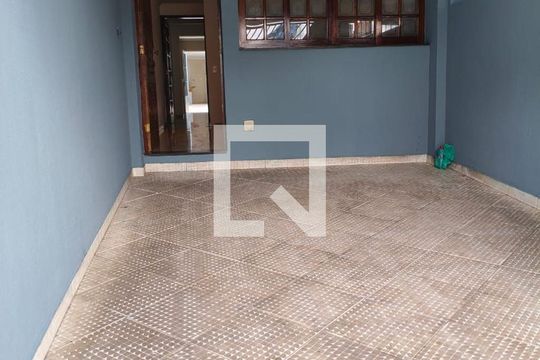 Área externa de casa à venda com 2 quartos, 103m² em Vila Carmosina, São Paulo