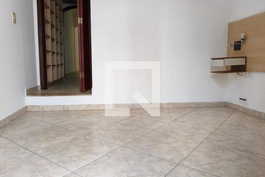 Quarto de casa à venda com 2 quartos, 103m² em Vila Carmosina, São Paulo