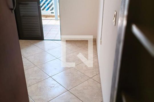 Quarto de casa à venda com 2 quartos, 103m² em Vila Carmosina, São Paulo