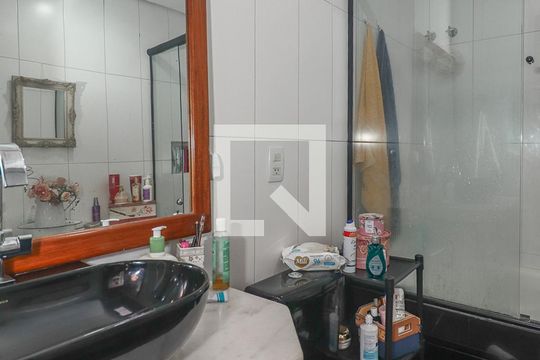 Banheiro da Suíte de casa à venda com 3 quartos, 226m² em Sarandi, Porto Alegre