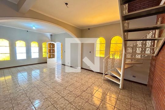 Sala de casa à venda com 3 quartos, 300m² em Jardim Vila Galvao, Guarulhos