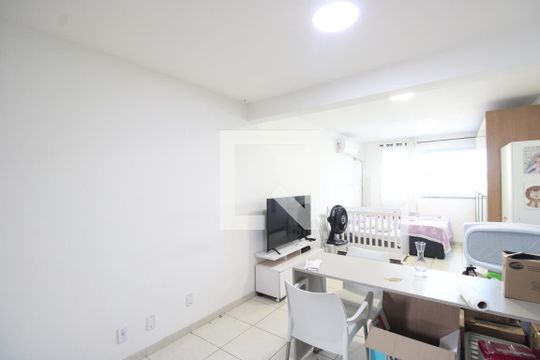 Sala de kitnet/studio à venda com 1 quarto, 28m² em Freguesia (jacarepaguá), Rio de Janeiro