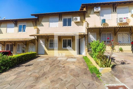 Fachada  de casa de condomínio à venda com 2 quartos, 98m² em Morro Santana, Porto Alegre