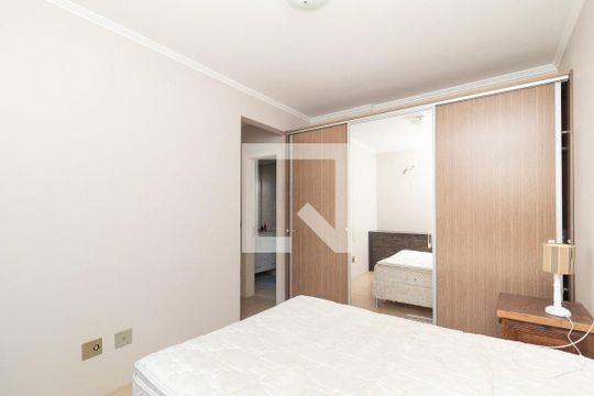 Quarto 1 de apartamento para alugar com 3 quartos, 77m² em Cristal, Porto Alegre