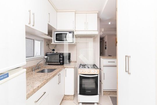 Cozinha  de apartamento para alugar com 3 quartos, 77m² em Cristal, Porto Alegre