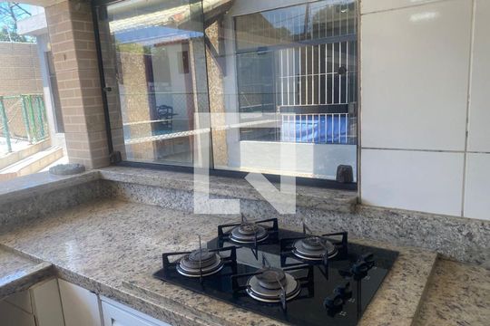 Área externa de casa para alugar com 5 quartos, 360m² em Jardim Mar e Ceu, Guarujá