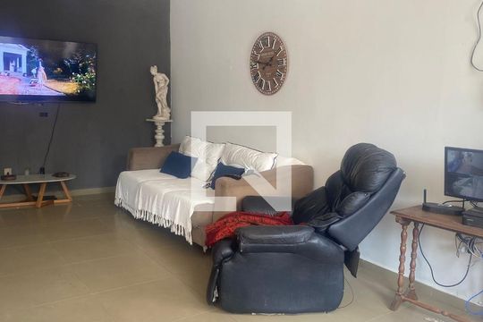 Sala de casa para alugar com 5 quartos, 360m² em Jardim Mar e Ceu, Guarujá