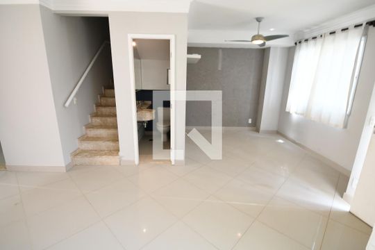 Sala de casa de condomínio à venda com 3 quartos, 80m² em Parque Imperador, Campinas