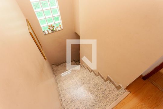 Escada de casa à venda com 3 quartos, 136m² em Interlagos, São Paulo