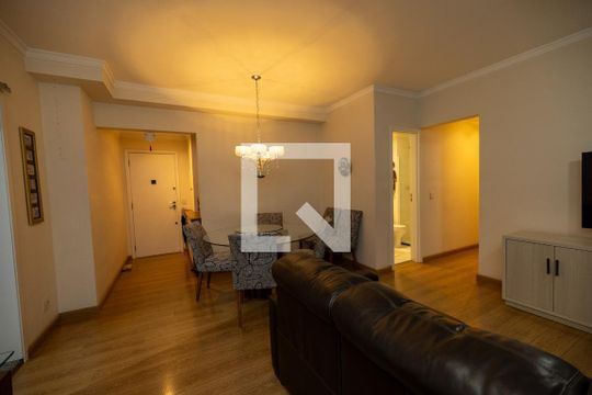 Sala de apartamento à venda com 2 quartos, 73m² em Jardim Tupanci, Barueri
