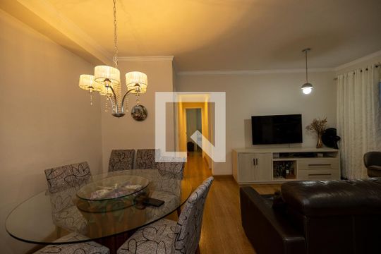 Sala de apartamento à venda com 2 quartos, 73m² em Jardim Tupanci, Barueri
