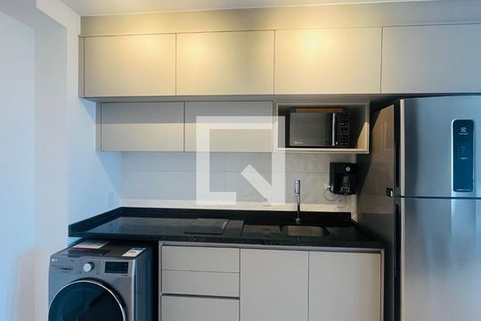 Sala/Cozinha de apartamento à venda com 1 quarto, 41m² em Centro, Campinas