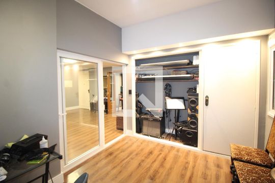 Escritório de apartamento para alugar com 3 quartos, 200m² em Moinhos de Vento, Porto Alegre