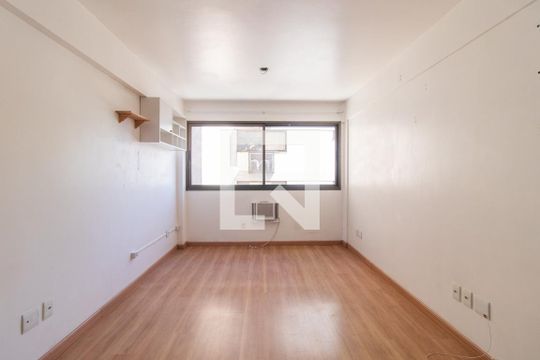 Sala/Quarto de apartamento para alugar com 1 quarto, 44m² em Centro Histórico, Porto Alegre