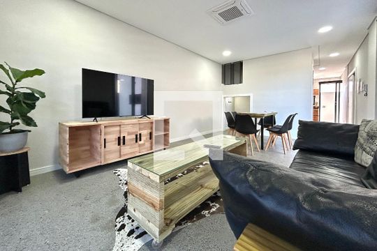 Sala de casa para alugar com 3 quartos, 210m² em Campeche, Florianópolis