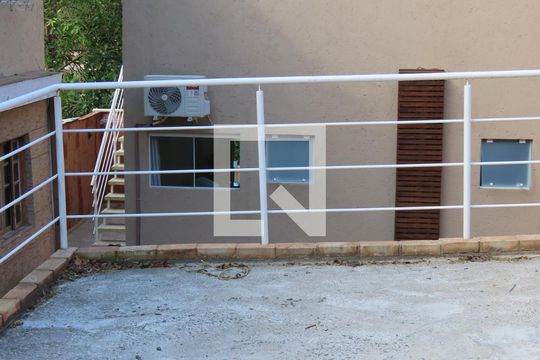 Área comum de kitnet/studio para alugar com 1 quarto, 31m² em Barra da Lagoa, Florianópolis