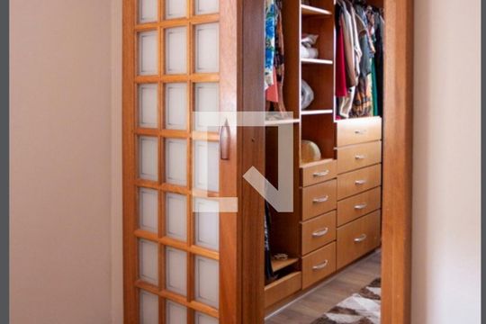 Quarto de apartamento à venda com 2 quartos, 80m² em Higienópolis, Porto Alegre