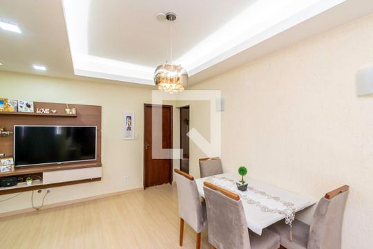 Sala de casa à venda com 3 quartos, 203m² em Olaria, Rio de Janeiro