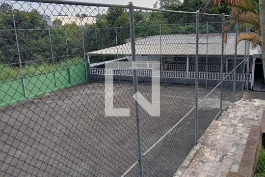 Casa para alugar com 3 quartos, 2690m² em Granja Nossa Senhora Aparecida, Embu das Artes