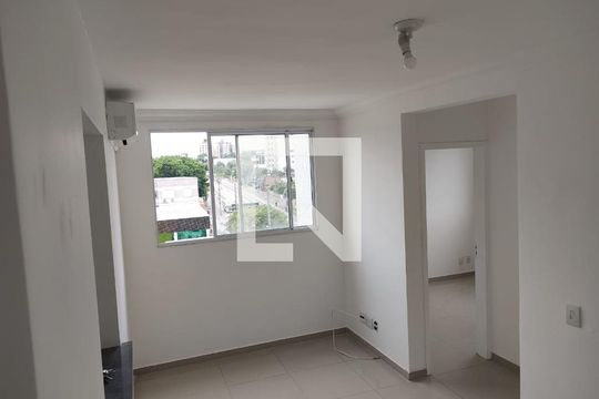Sala de apartamento para alugar com 2 quartos, 45m² em Partenon, Porto Alegre