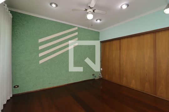Sala de TV de casa à venda com 3 quartos, 400m² em Santa Maria, Santo André