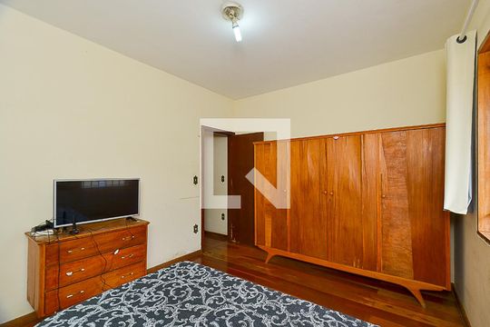 Casa à venda com 4 quartos, 200m² em Santa Efigênia, Belo Horizonte