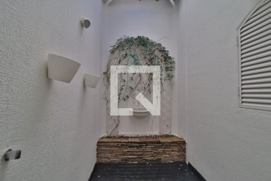 Jardim de casa para alugar com 4 quartos, 424m² em Morada da Colina, Uberlândia