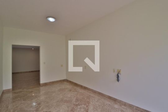 Sala de casa para alugar com 4 quartos, 424m² em Morada da Colina, Uberlândia