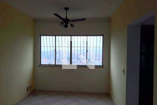 Quarto de apartamento para alugar com 2 quartos, 69m² em Brasilândia, São Gonçalo
